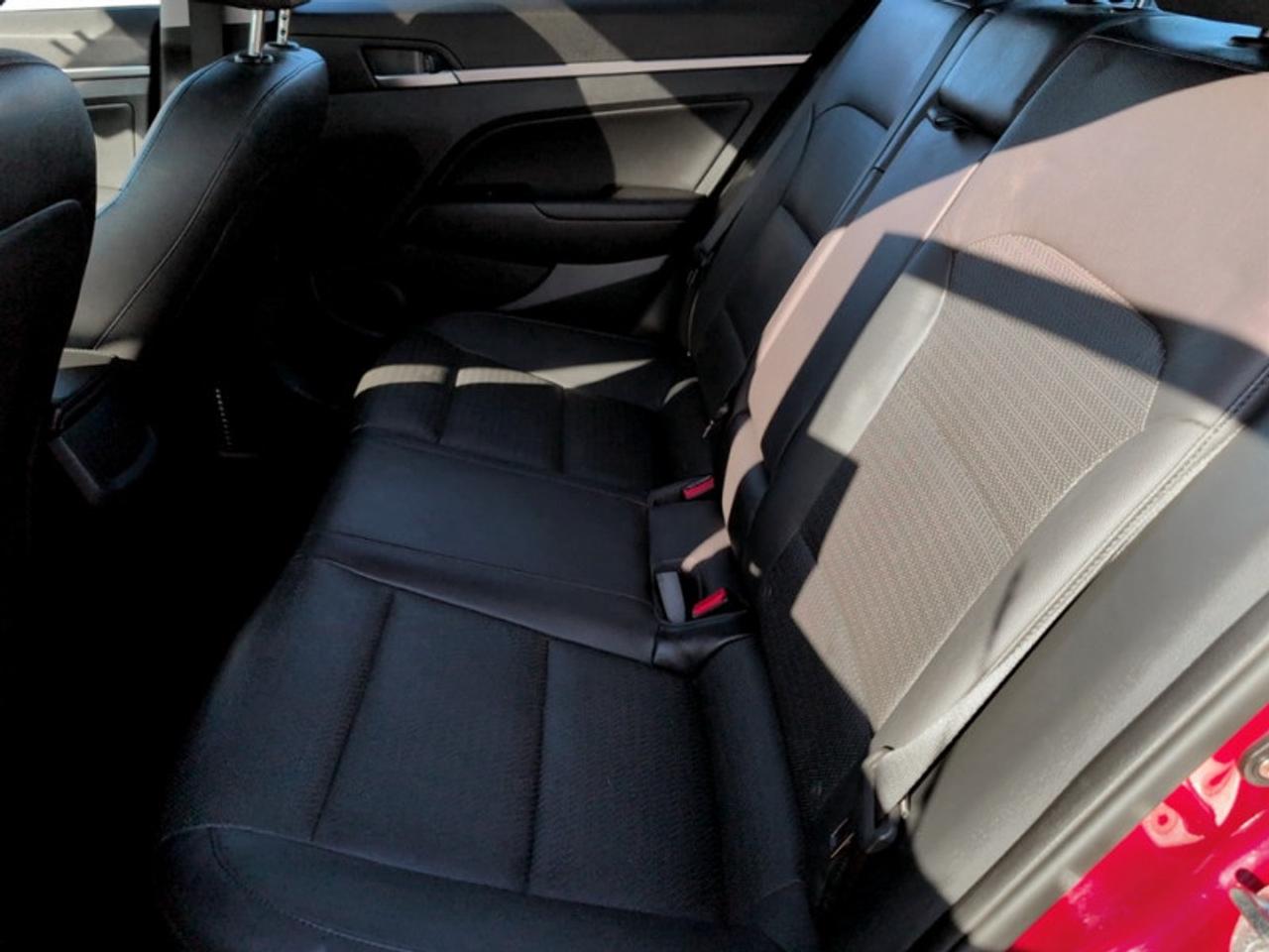 2019 Hyundai Elantra Luxury Auto  **LOW MILEAGE** Photo