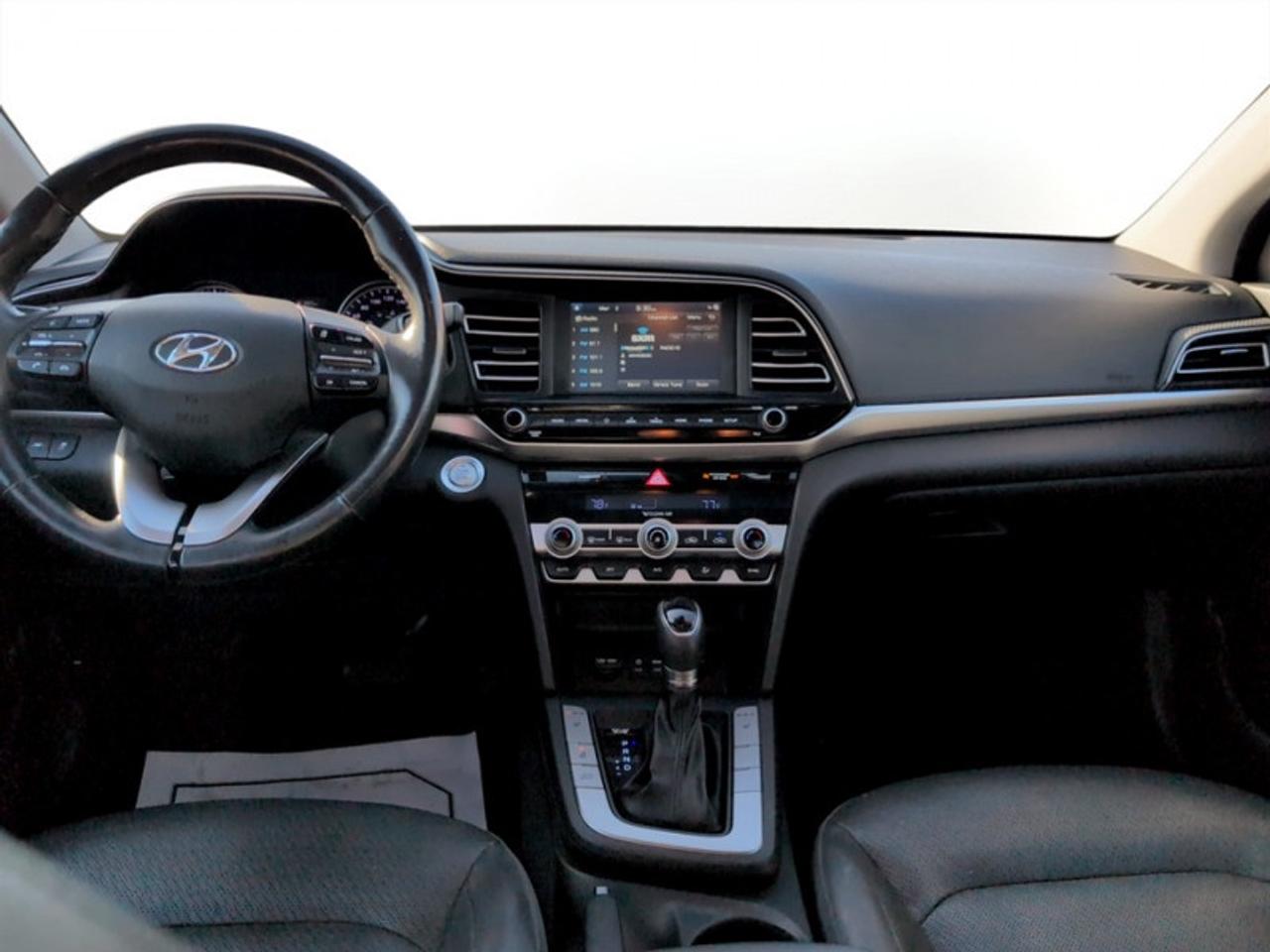 2019 Hyundai Elantra Luxury Auto  **LOW MILEAGE** Photo