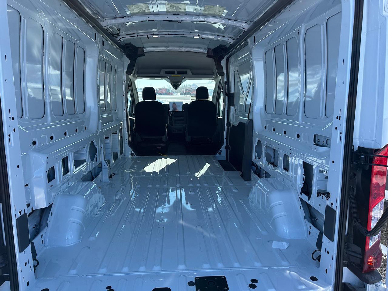 2026 Ford Transit Cargo Van BASE T-250 148 Med Rf 9070 GVWR AWD 101A Photo4