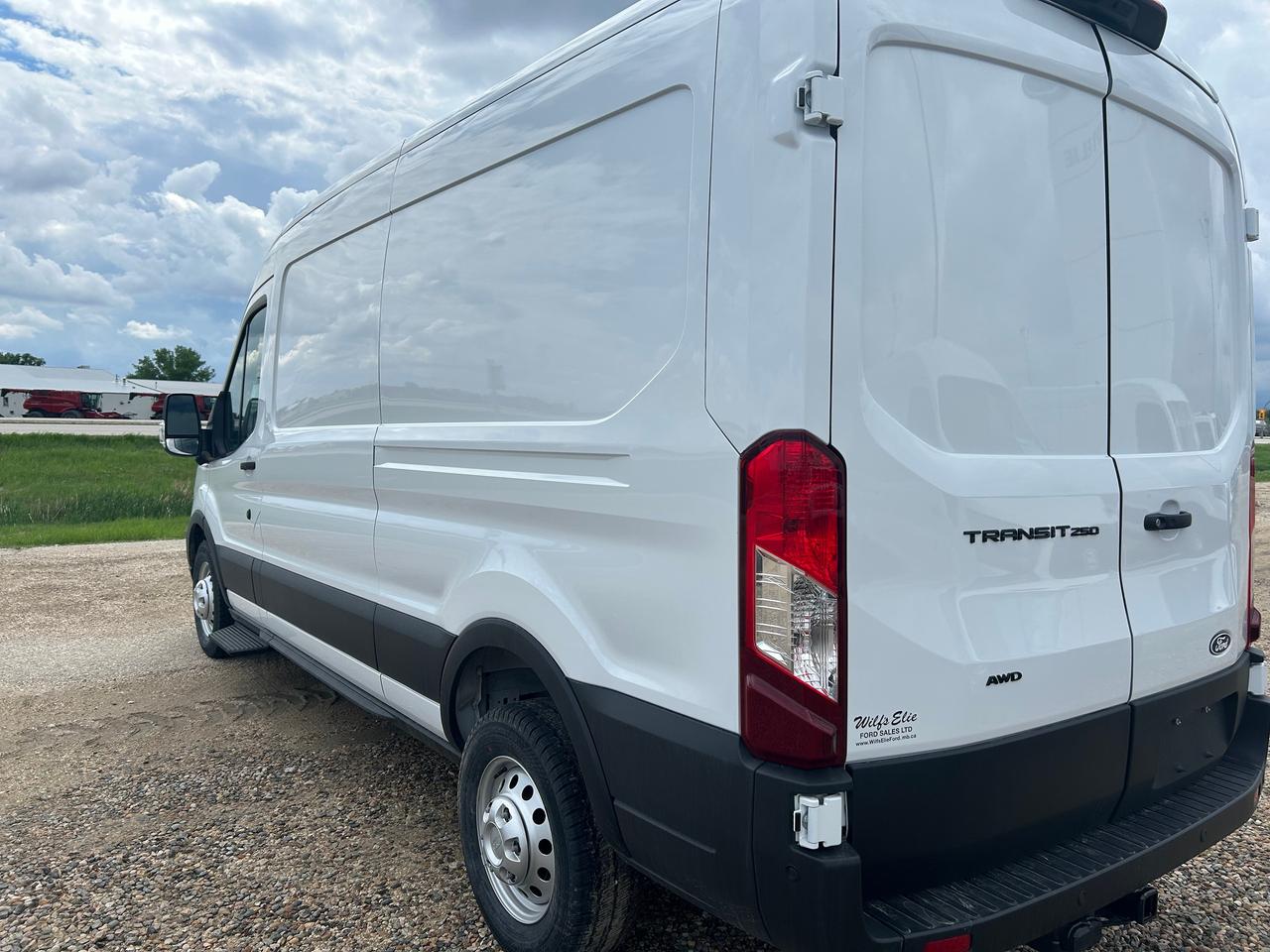 2026 Ford Transit Cargo Van BASE T-250 148 Med Rf 9070 GVWR AWD 101A Photo4