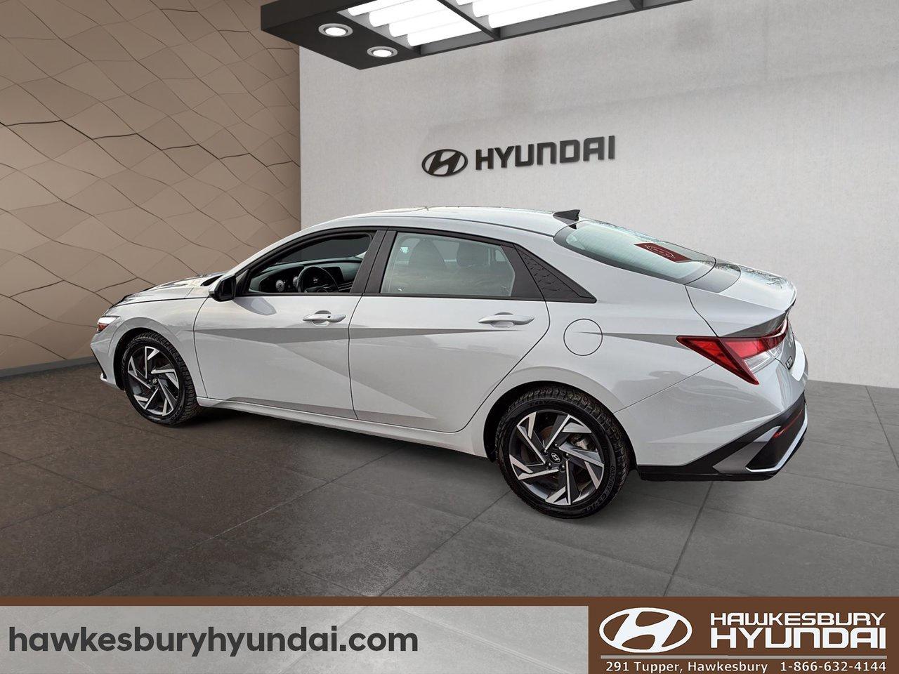 2025 Hyundai Elantra Preferred Photo3
