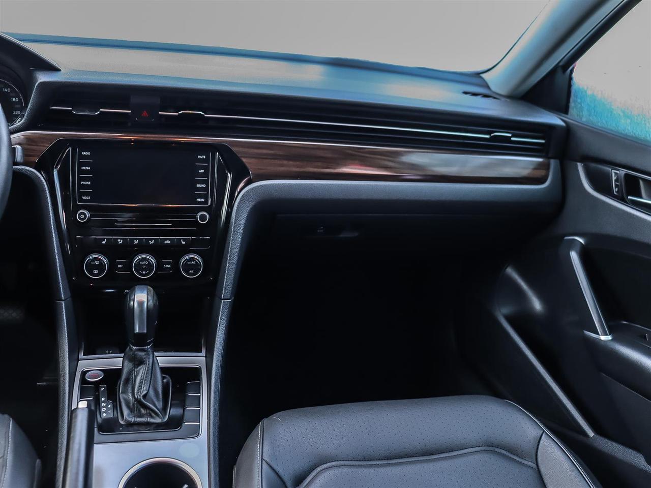 2022 Volkswagen Passat  Photo