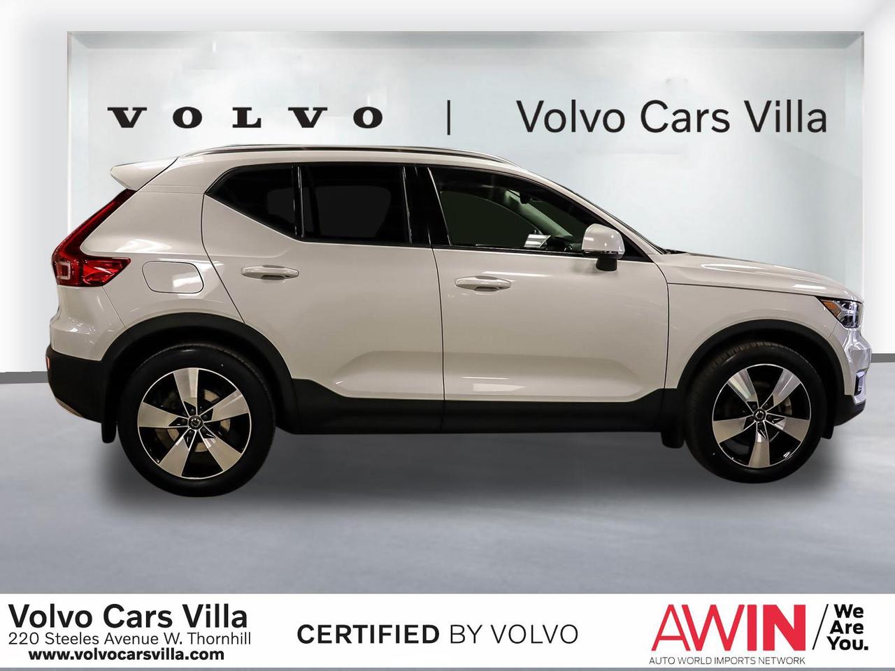 2022 Volvo XC40 T5 AWD Momentum Photo2