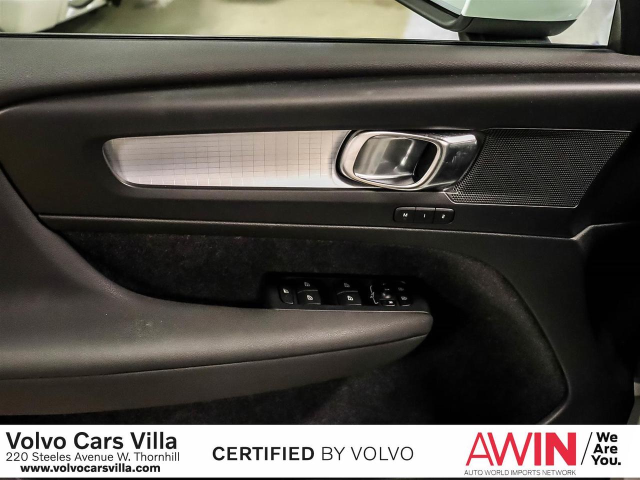 2022 Volvo XC40 T5 AWD Momentum Photo