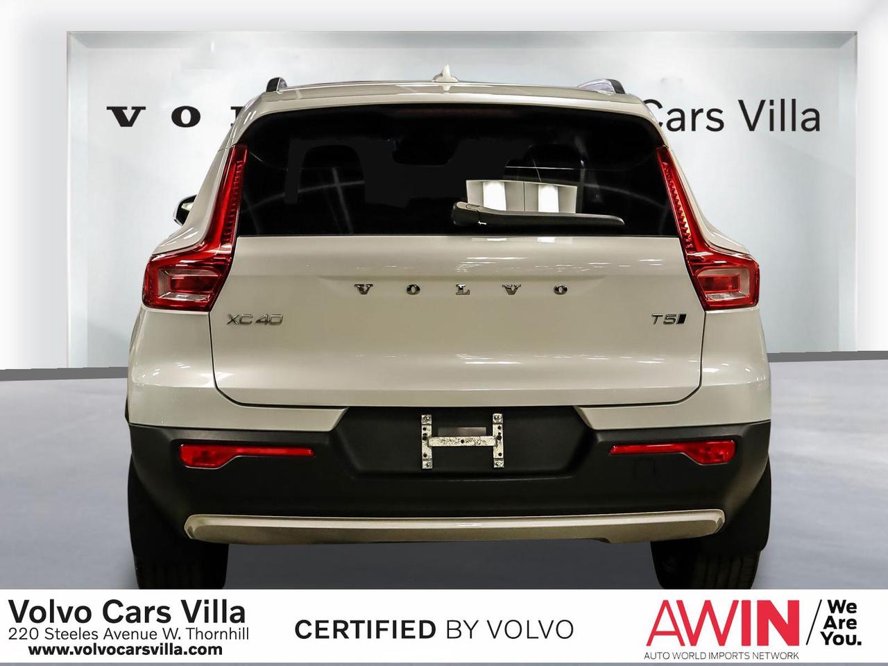 2022 Volvo XC40 T5 AWD Momentum Photo3