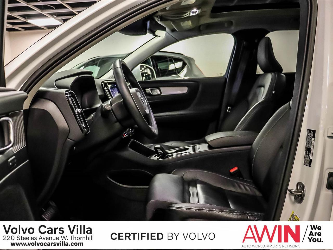 2022 Volvo XC40 T5 AWD Momentum Photo