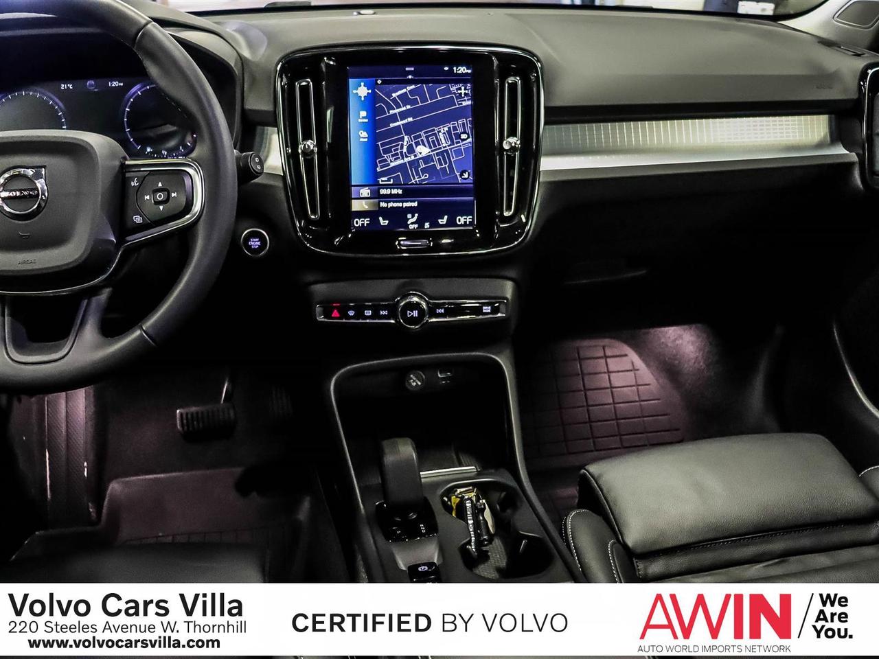 2022 Volvo XC40 T5 AWD Momentum Photo