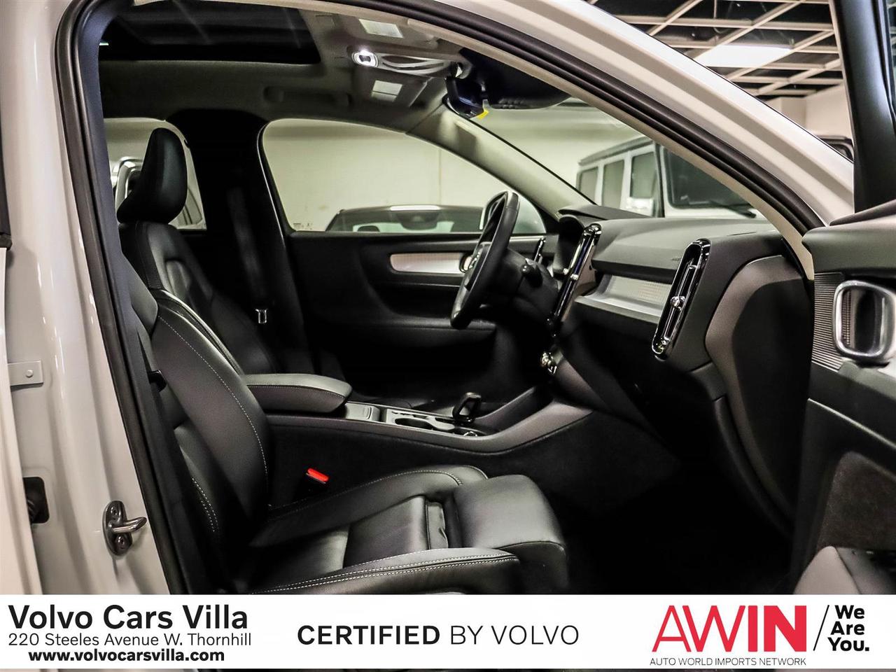 2022 Volvo XC40 T5 AWD Momentum Photo