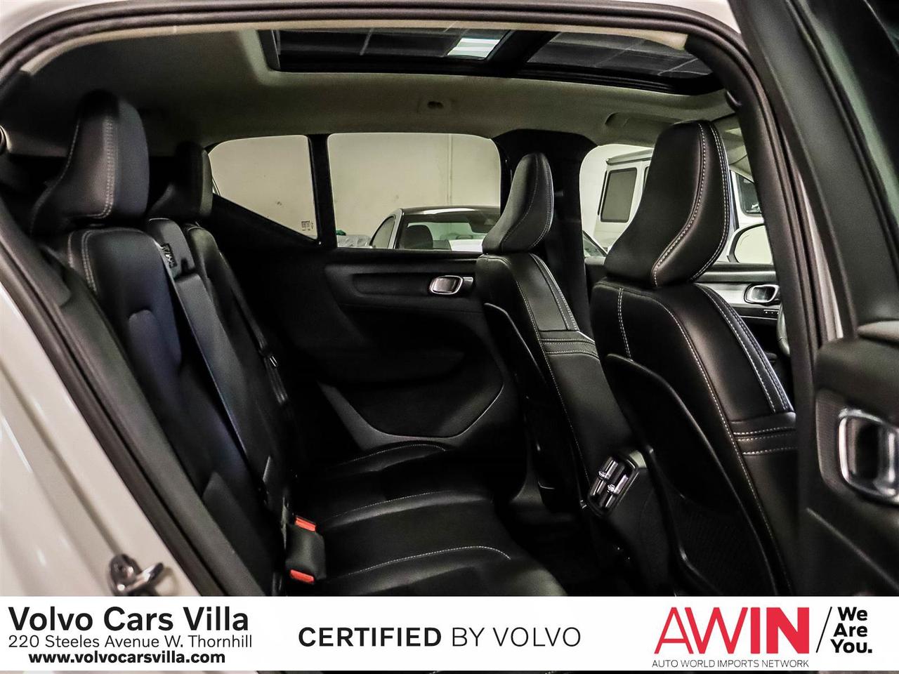 2022 Volvo XC40 T5 AWD Momentum Photo
