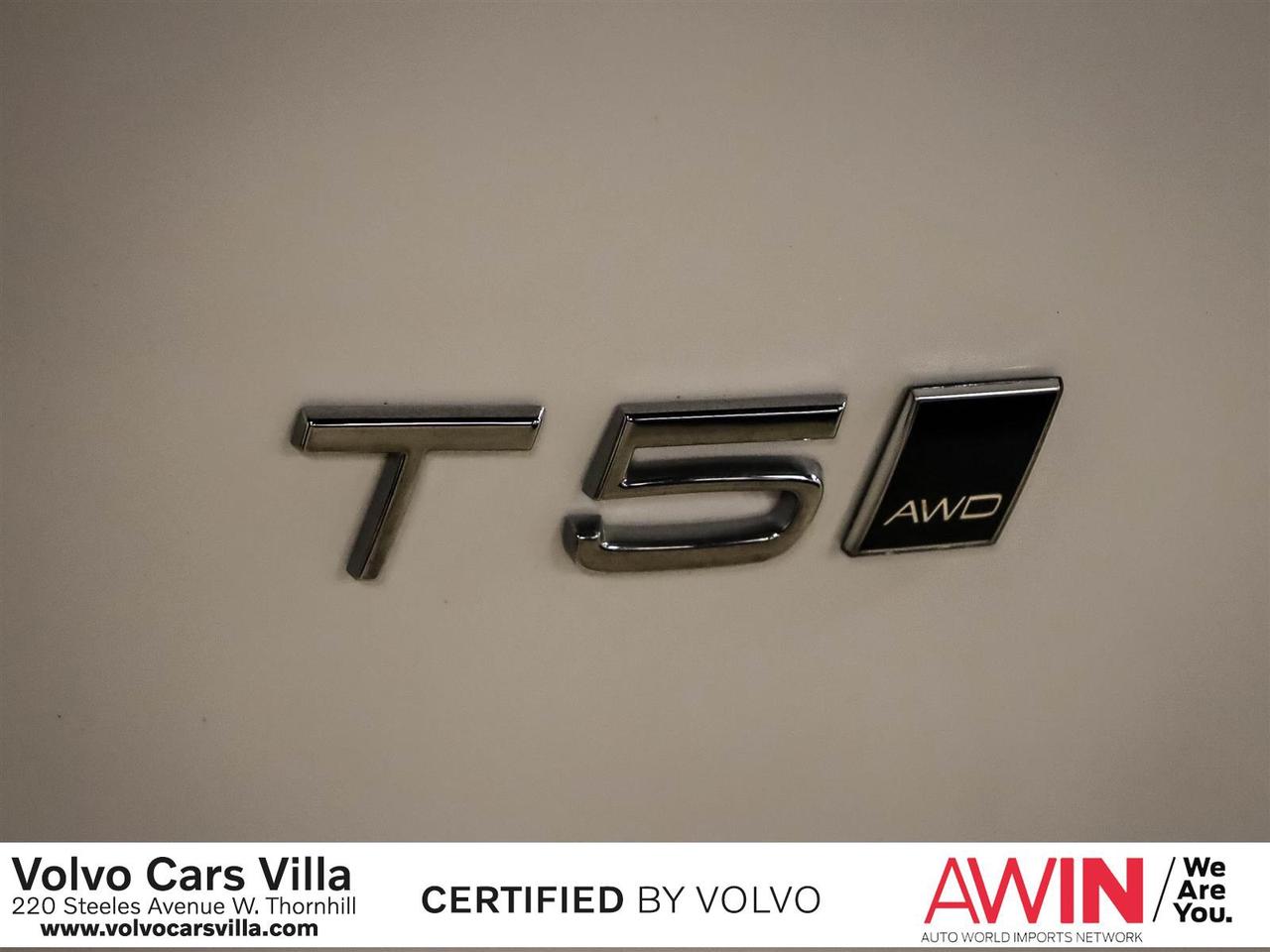 2022 Volvo XC40 T5 AWD Momentum Photo