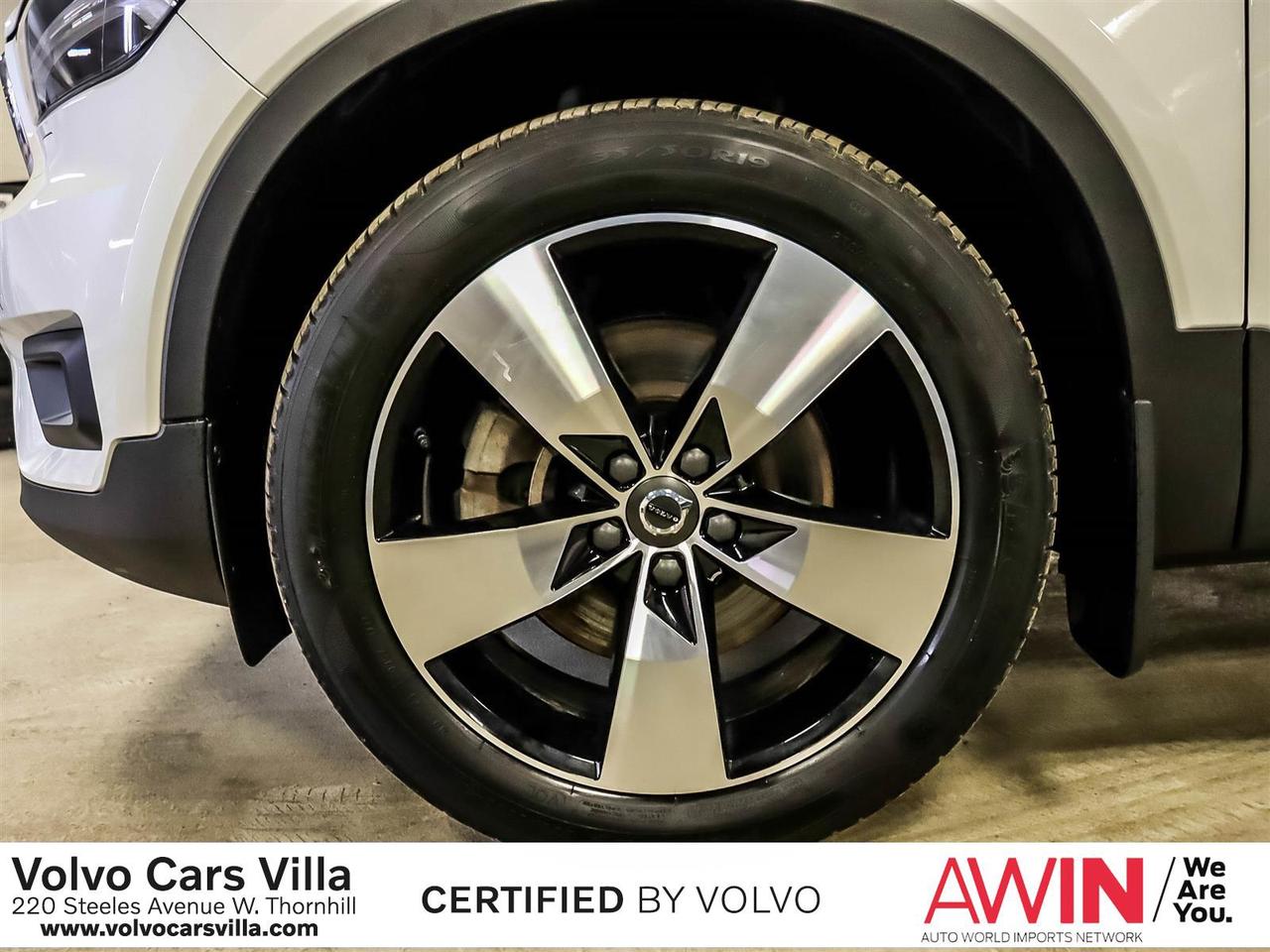 2022 Volvo XC40 T5 AWD Momentum Photo