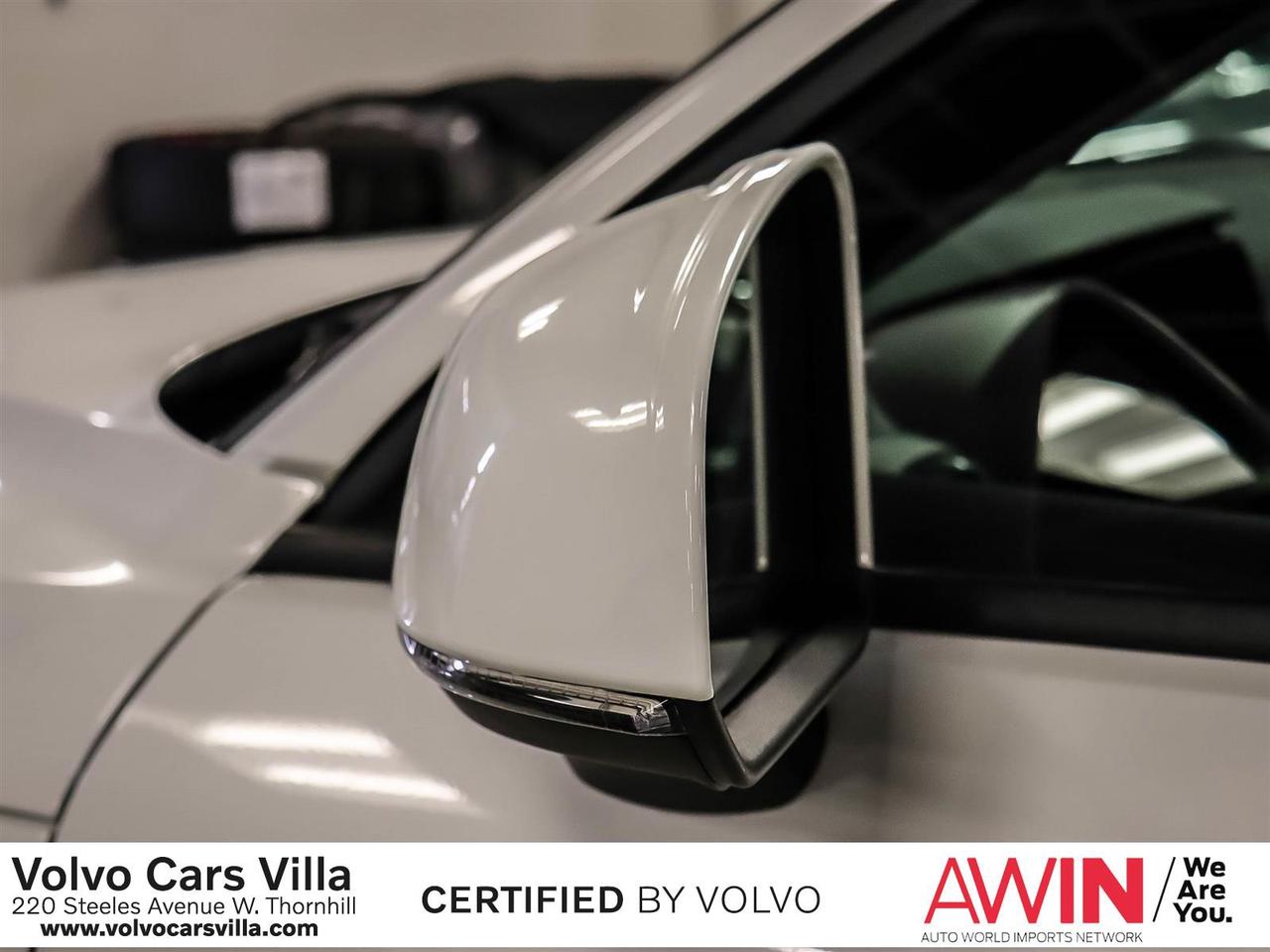 2022 Volvo XC40 T5 AWD Momentum Photo