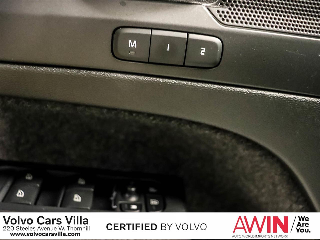2022 Volvo XC40 T5 AWD Momentum Photo