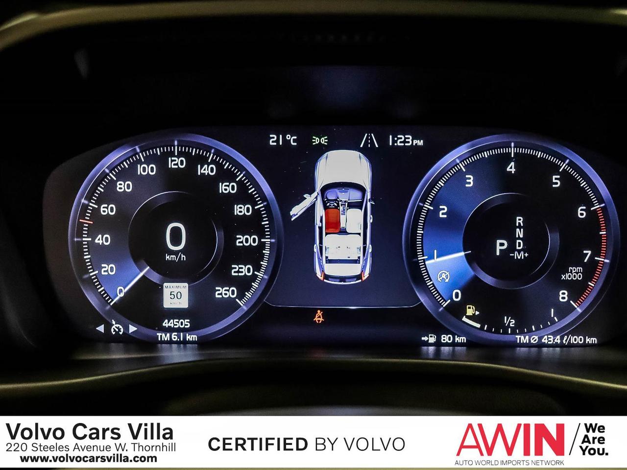 2022 Volvo XC40 T5 AWD Momentum Photo