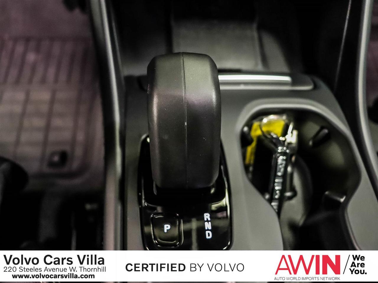2022 Volvo XC40 T5 AWD Momentum Photo