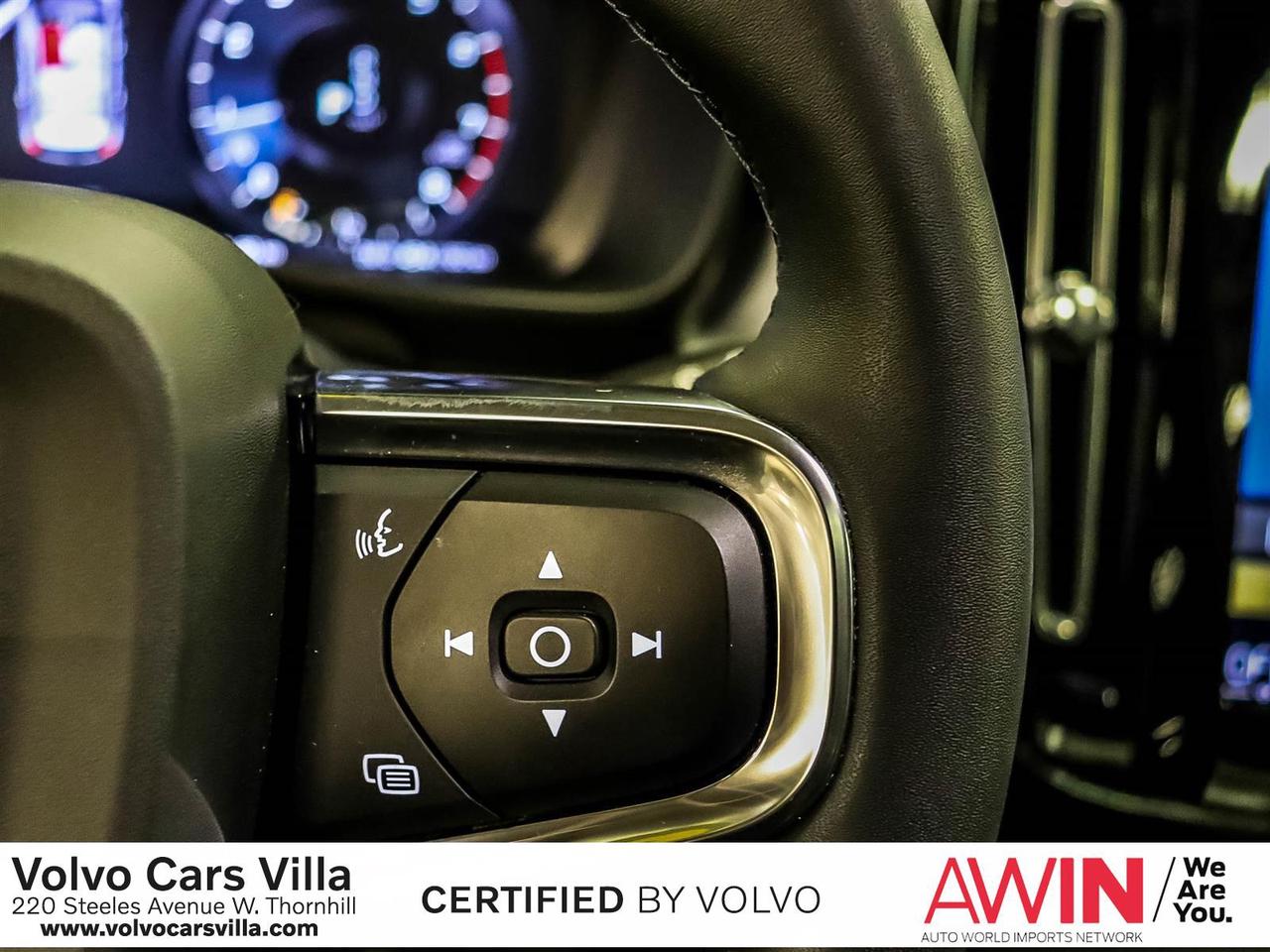 2022 Volvo XC40 T5 AWD Momentum Photo
