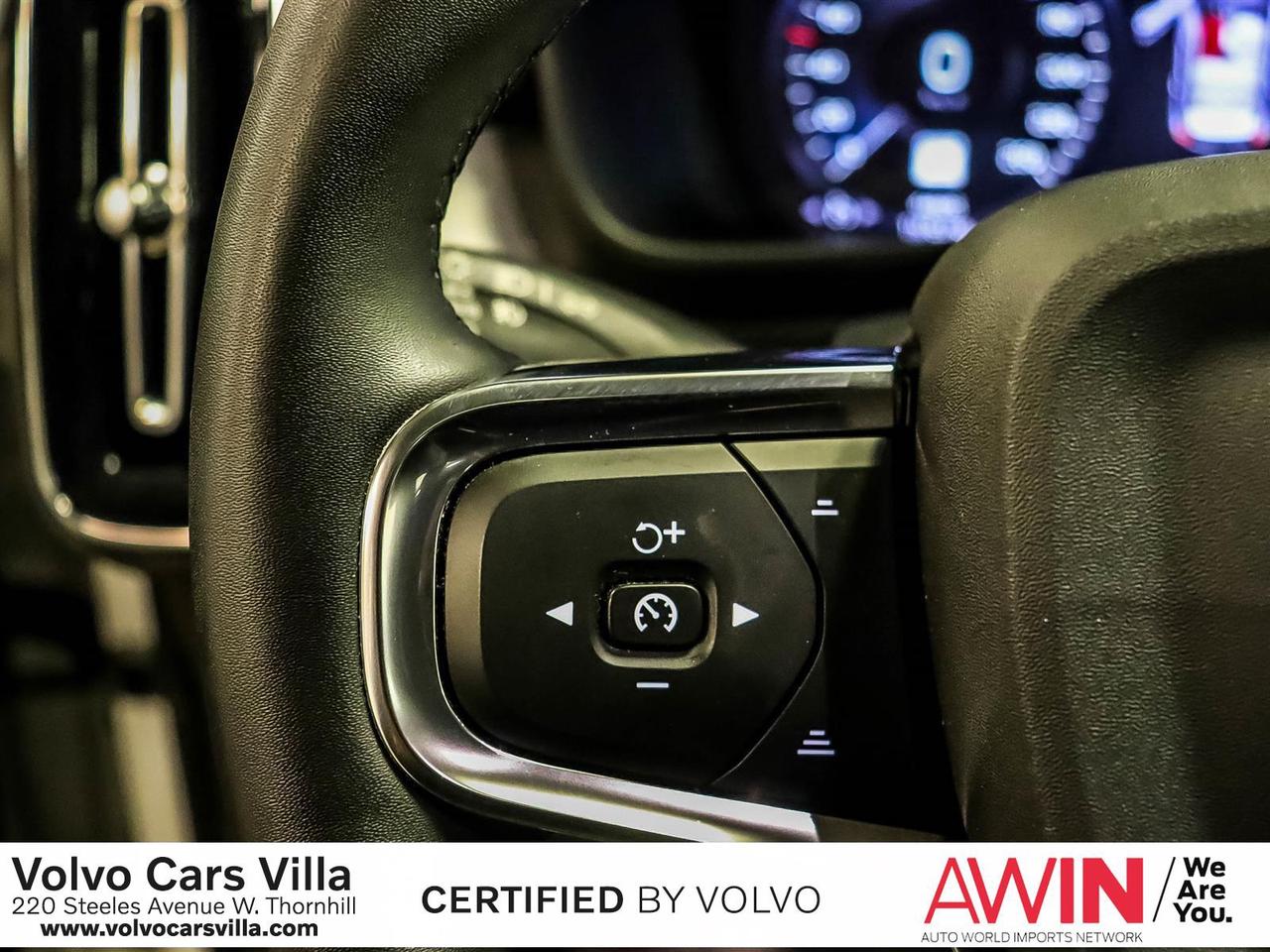 2022 Volvo XC40 T5 AWD Momentum Photo