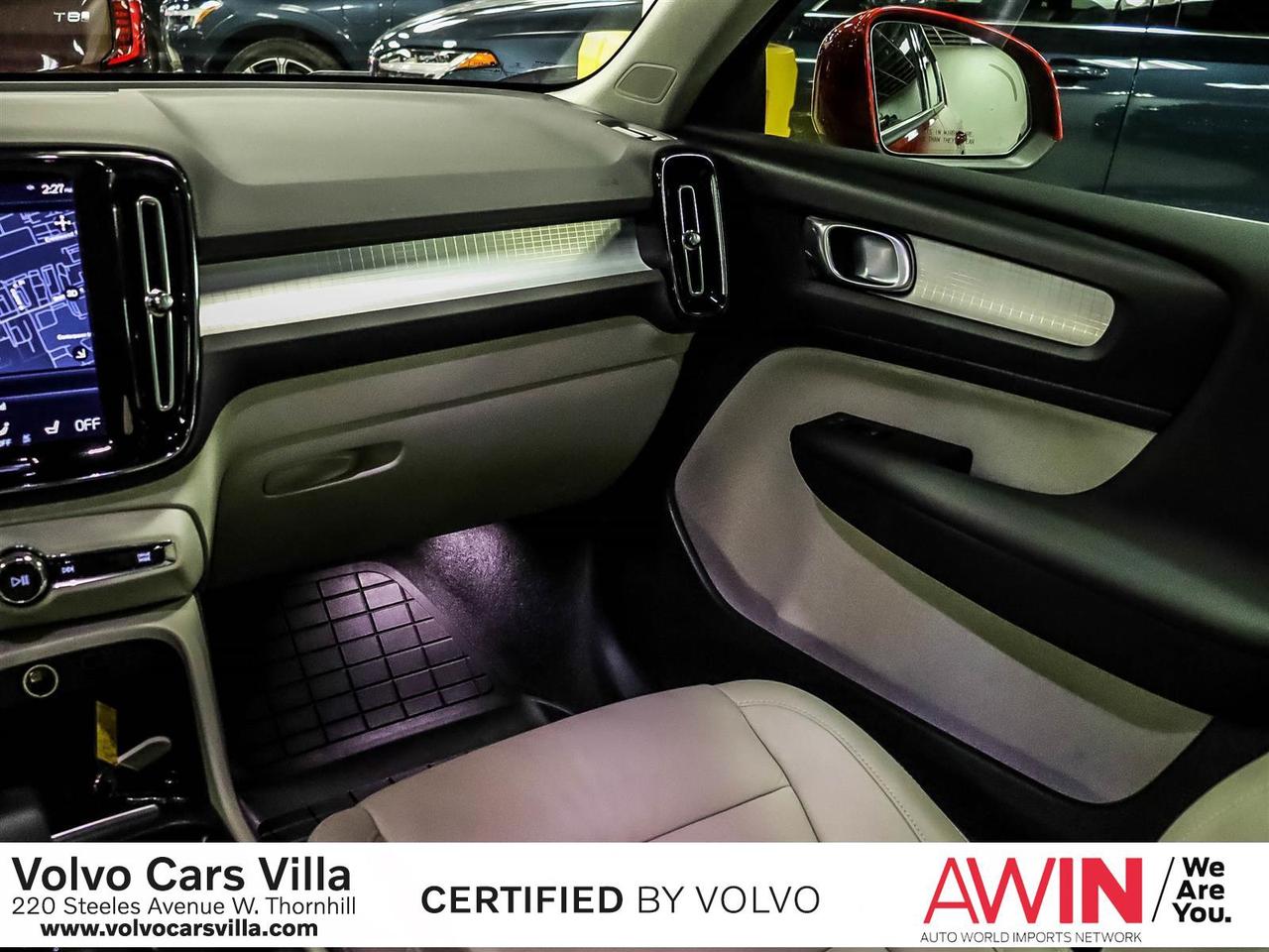 2022 Volvo XC40 T4 AWD Momentum Photo