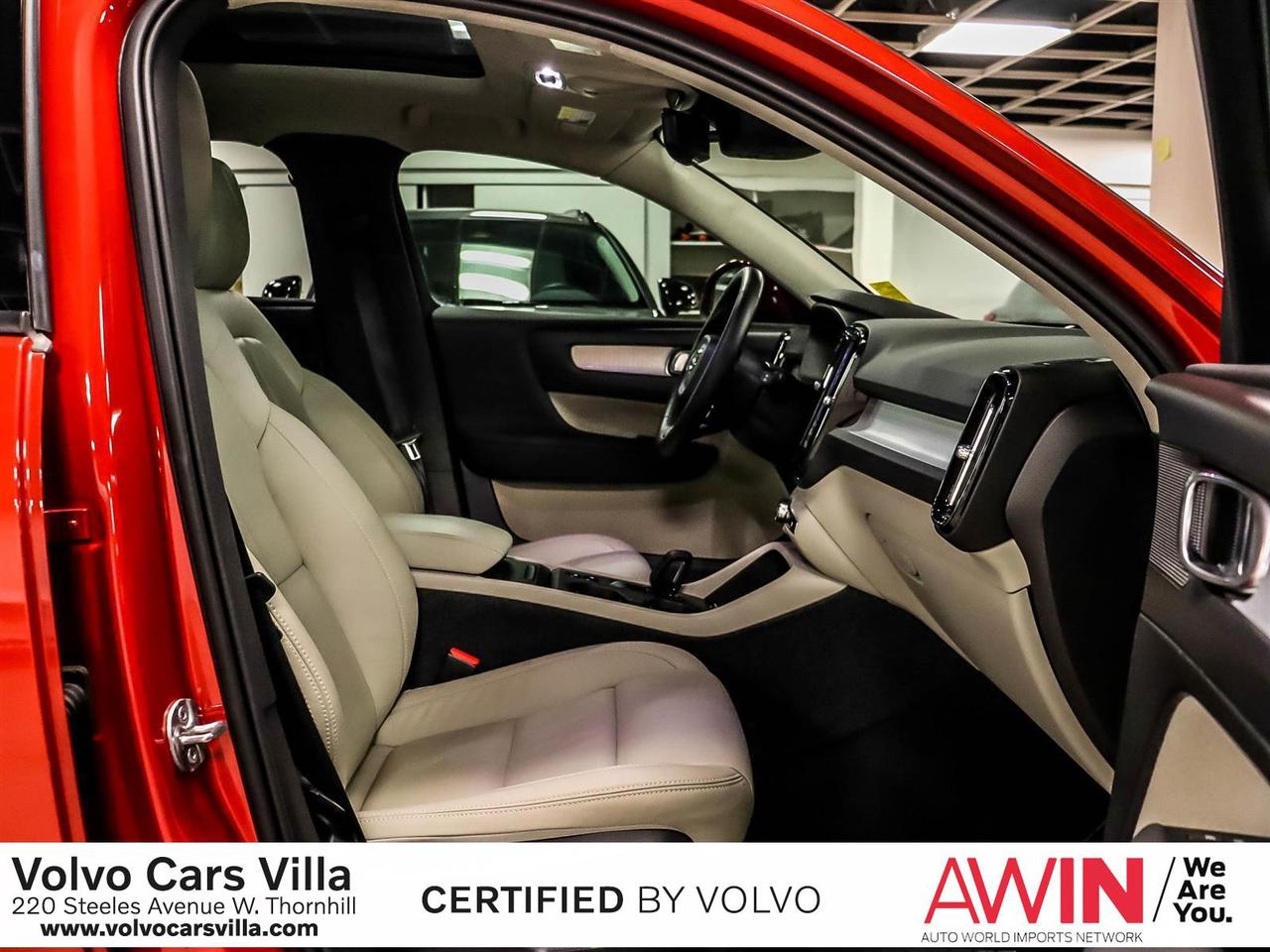 2022 Volvo XC40 T4 AWD Momentum Photo