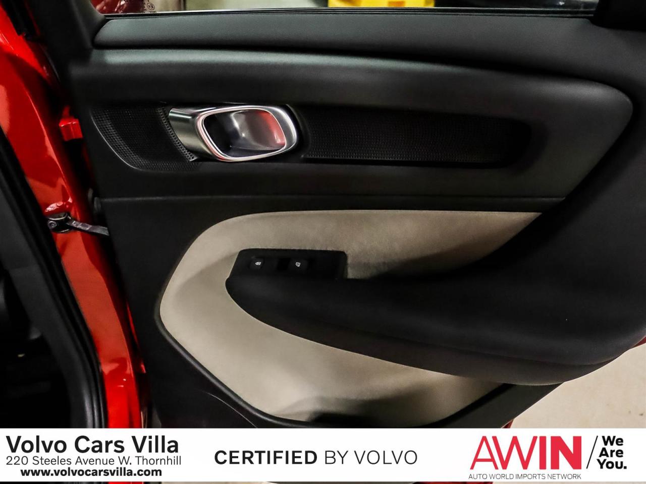 2022 Volvo XC40 T4 AWD Momentum Photo