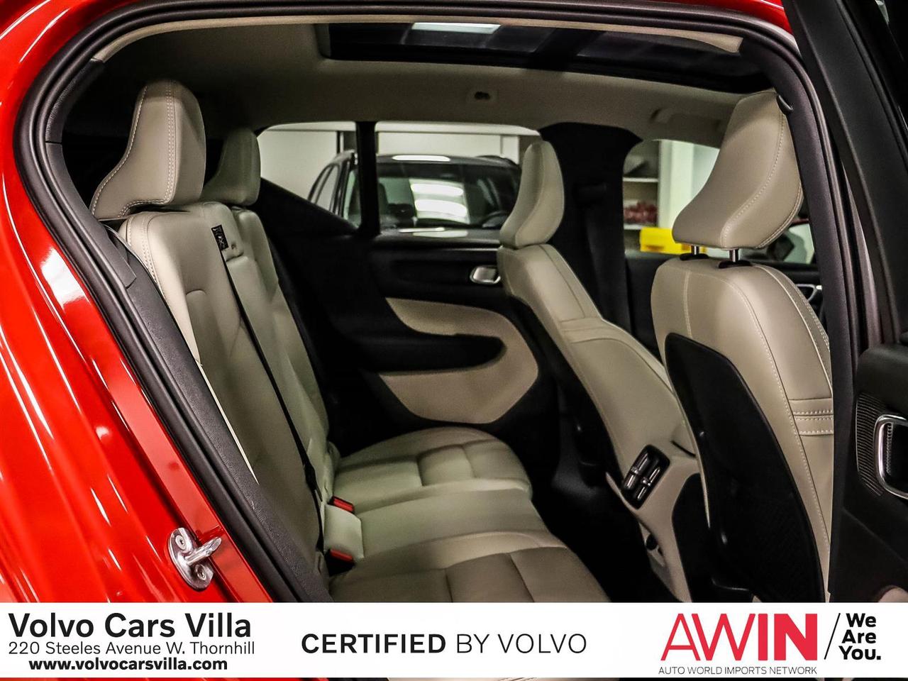 2022 Volvo XC40 T4 AWD Momentum Photo