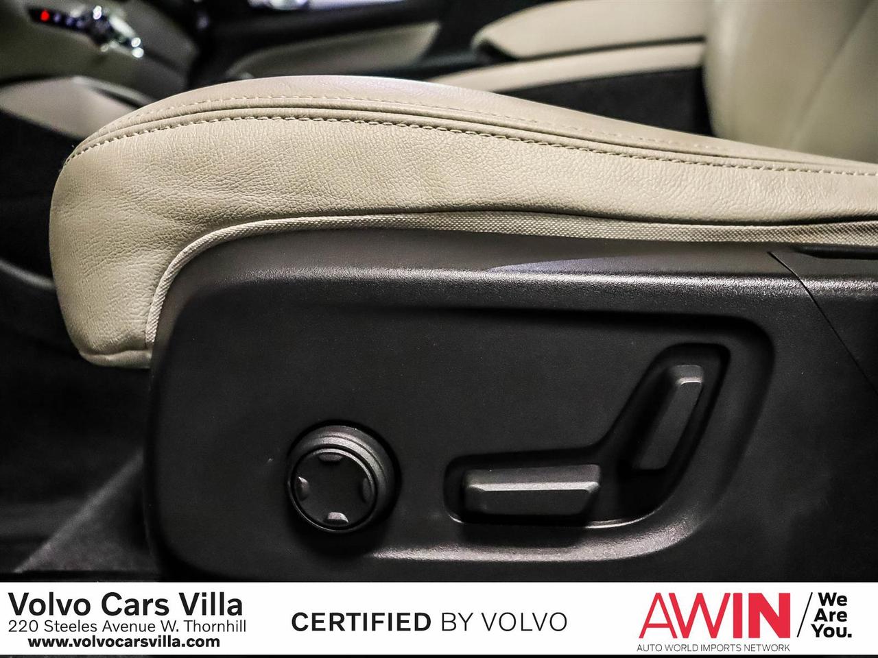 2022 Volvo XC40 T4 AWD Momentum Photo
