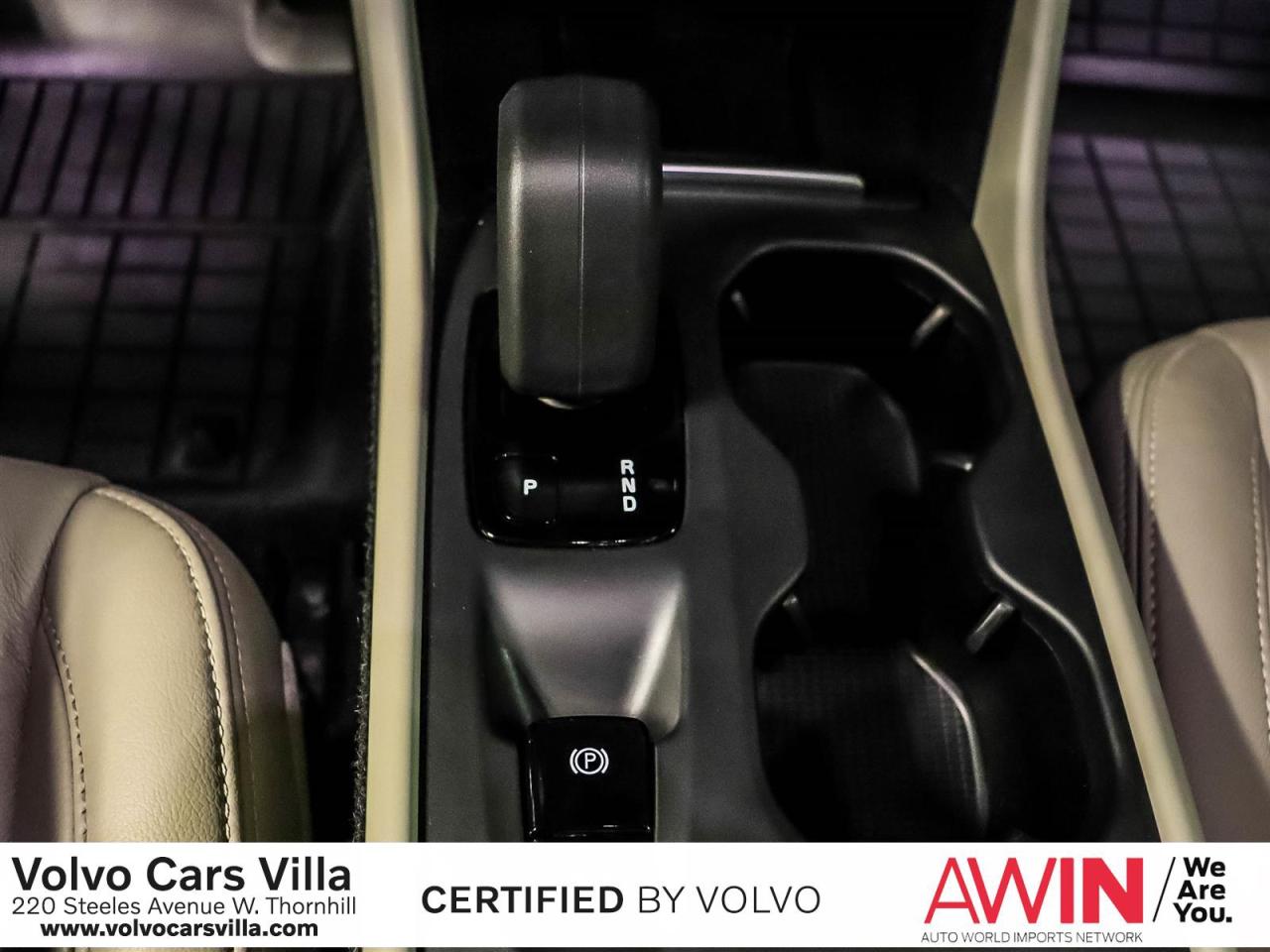 2022 Volvo XC40 T4 AWD Momentum Photo