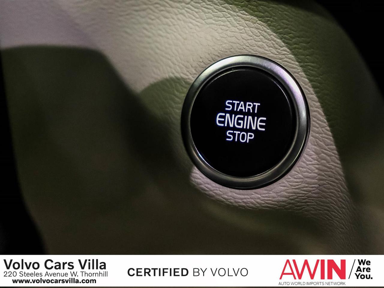 2022 Volvo XC40 T4 AWD Momentum Photo