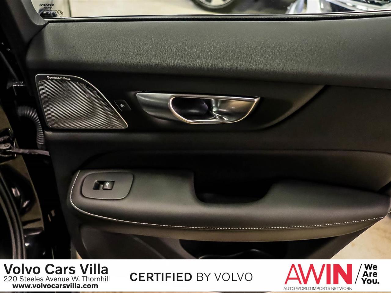 2025 Volvo S60 Plug-In Hybrid T8 AWD Ultra Black Edition Photo