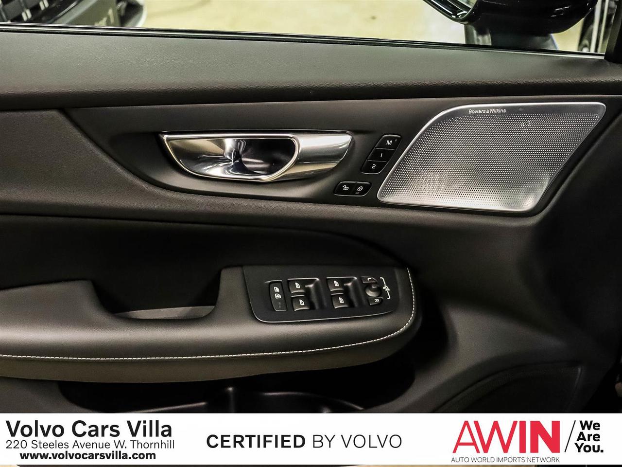 2025 Volvo S60 Plug-In Hybrid T8 AWD Ultra Black Edition Photo