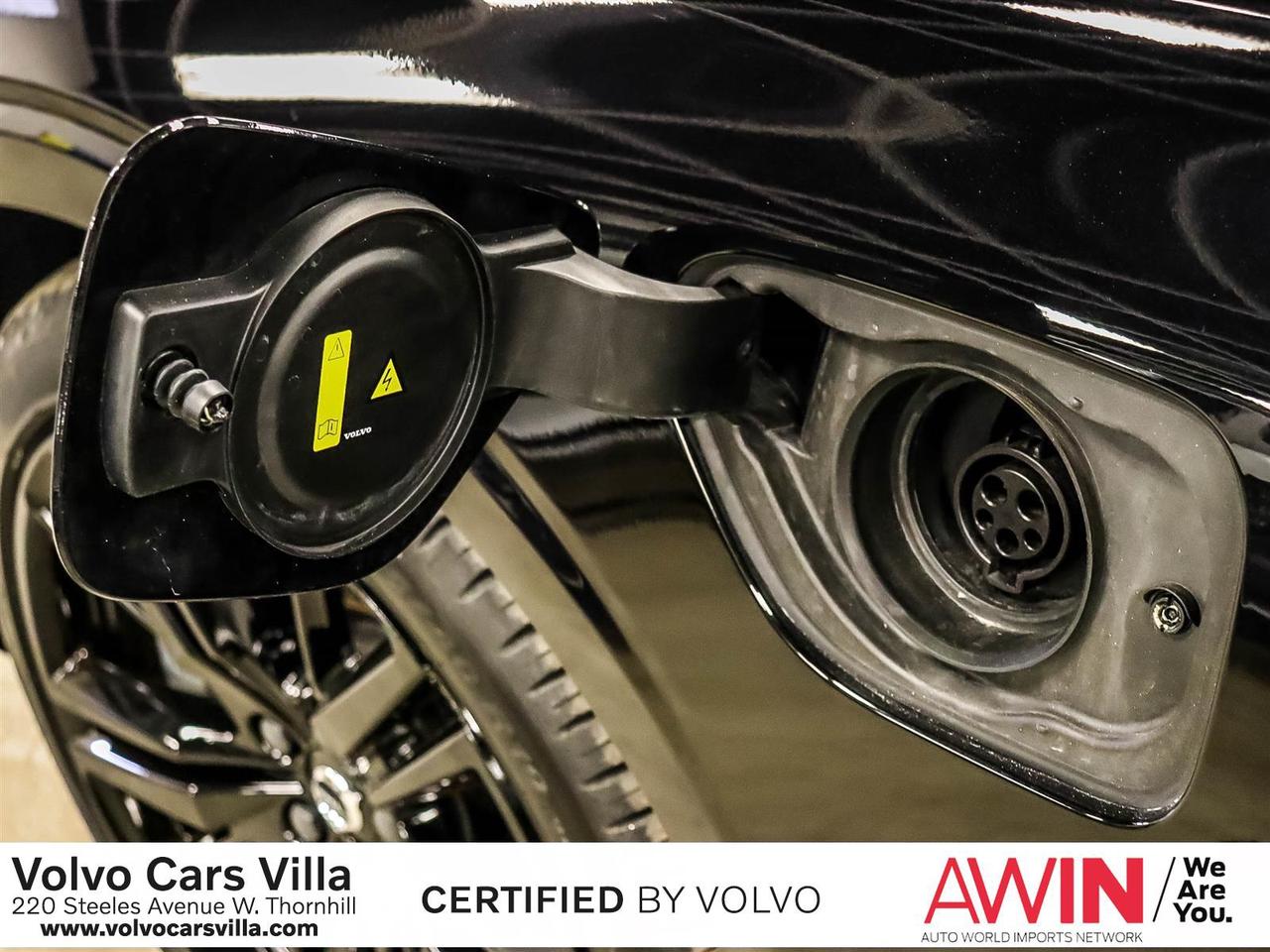2025 Volvo S60 Plug-In Hybrid T8 AWD Ultra Black Edition Photo