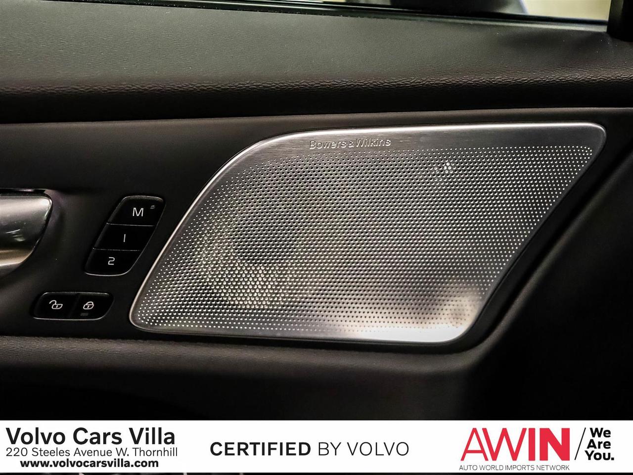 2025 Volvo S60 Plug-In Hybrid T8 AWD Ultra Black Edition Photo