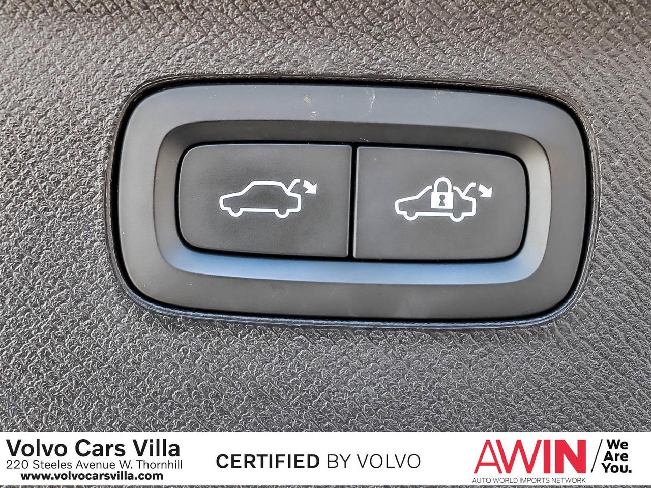 2022 Volvo XC90 T6 AWD Momentum (7-Seat) Photo