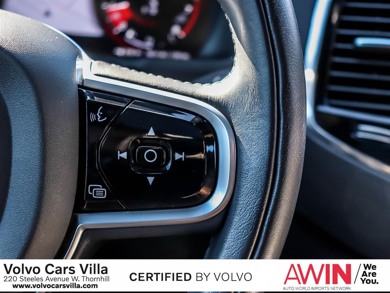 2022 Volvo XC90 T6 AWD Momentum (7-Seat) Photo