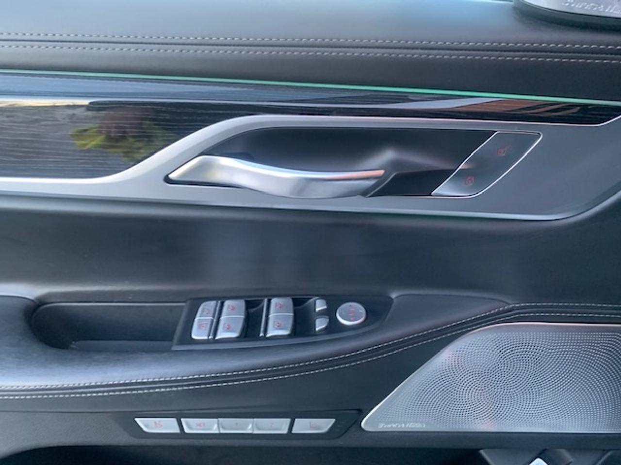 2018 BMW 750i XDRIVE M-SPORT Photo