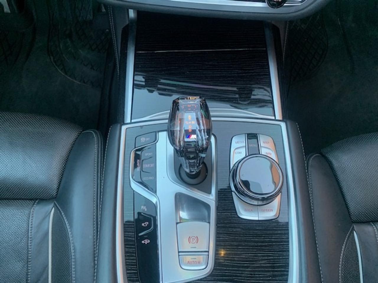 2018 BMW 750i XDRIVE M-SPORT Photo