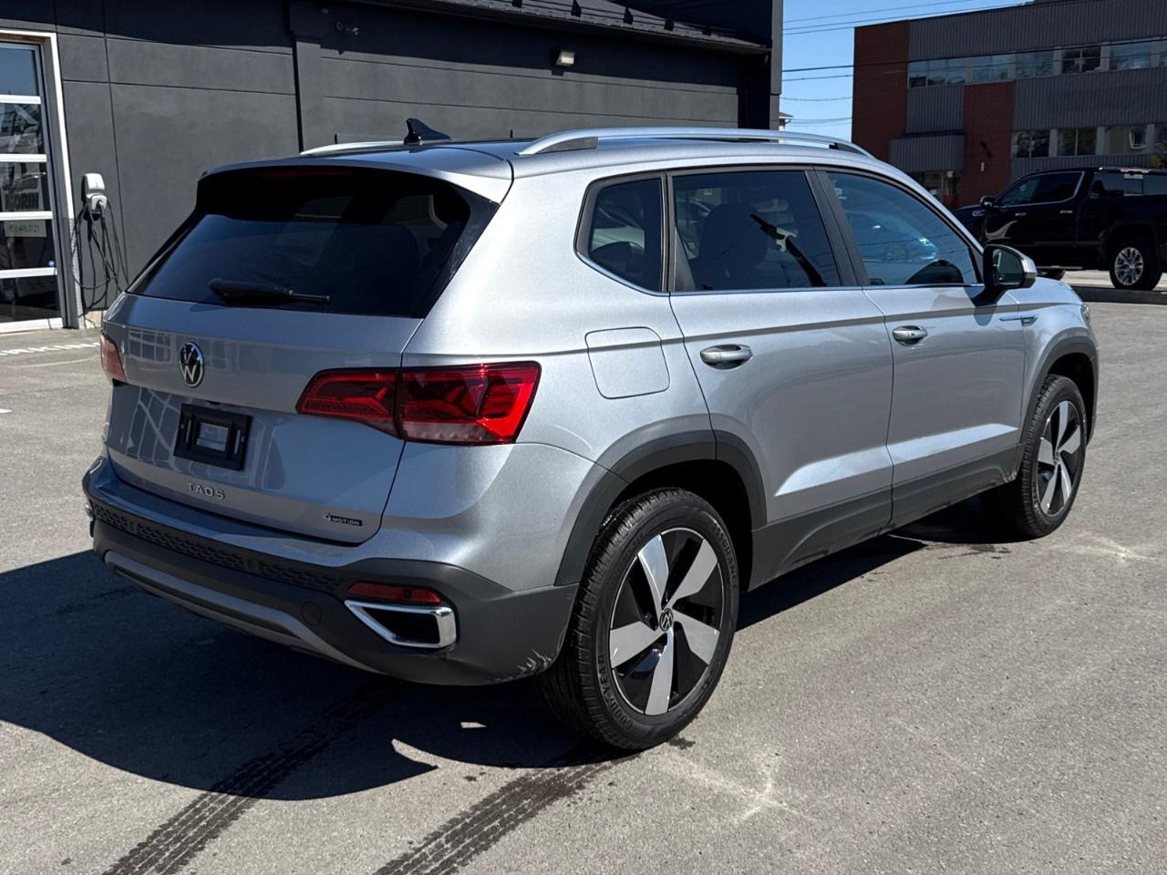 2024 Volkswagen Taos Highline 4MOTION Photo