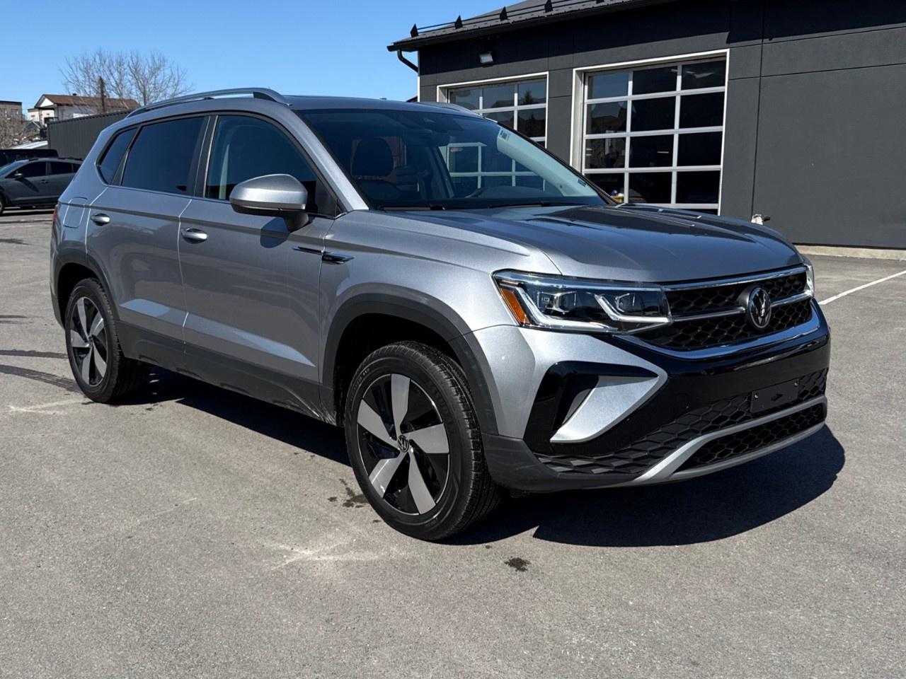 2024 Volkswagen Taos Highline 4MOTION Photo