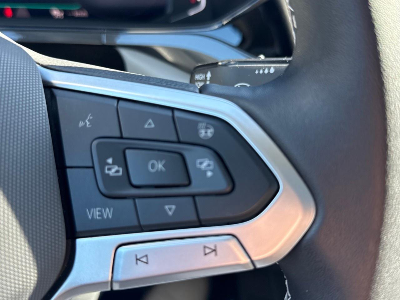 2024 Volkswagen Taos Highline 4MOTION Photo