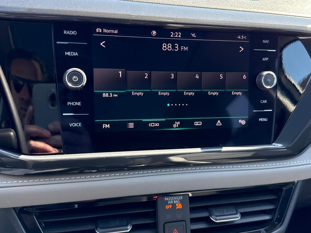 2024 Volkswagen Taos Highline 4MOTION Photo