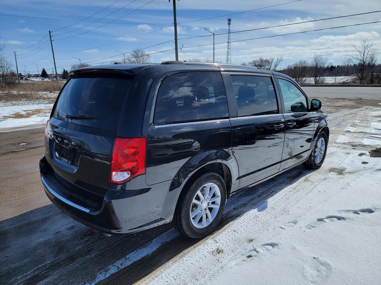 2019 Dodge Grand Caravan SXT Premium Plus Photo2