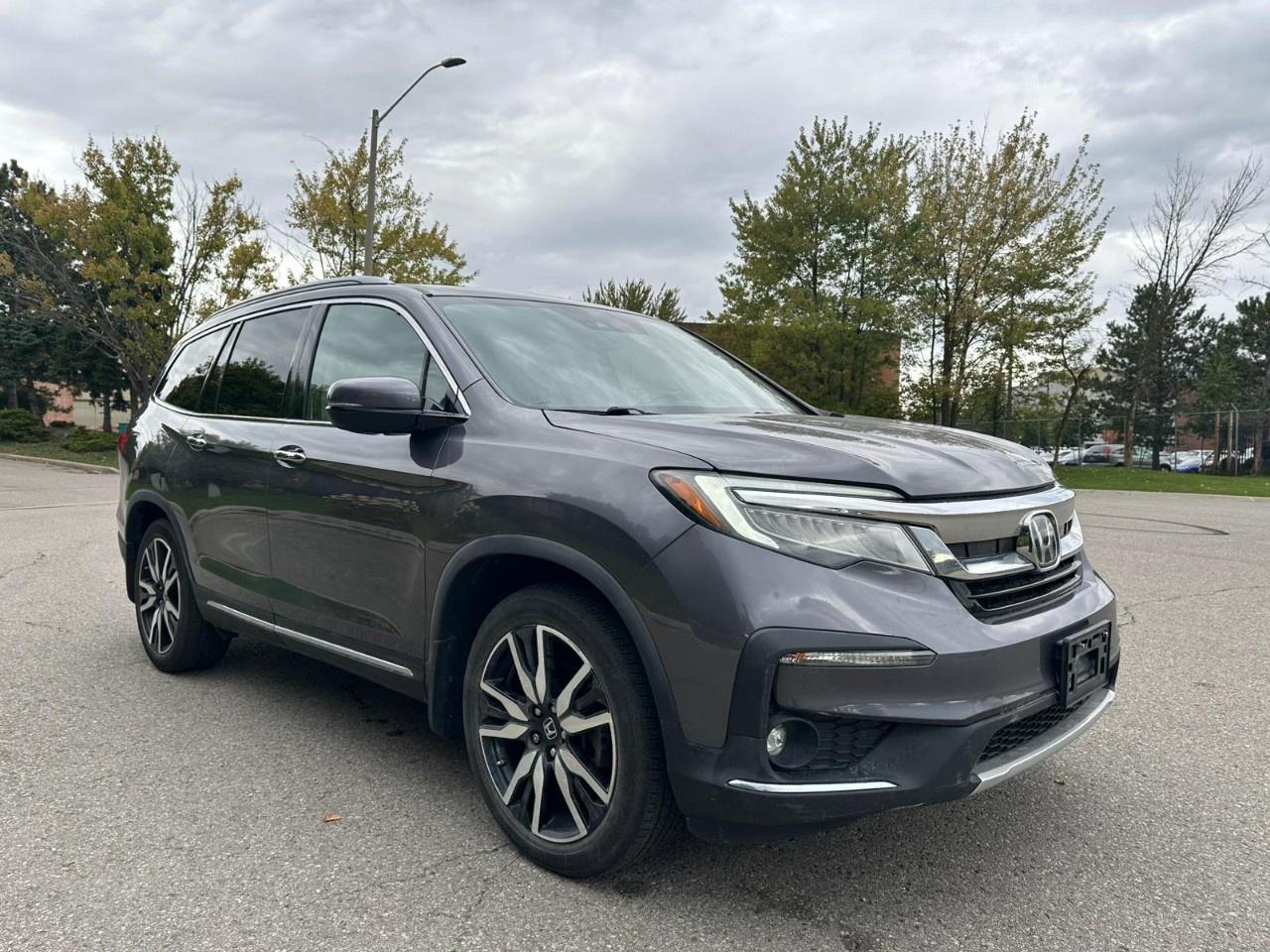 2019 Honda Pilot Touring 8-Passenger AWD Photo2