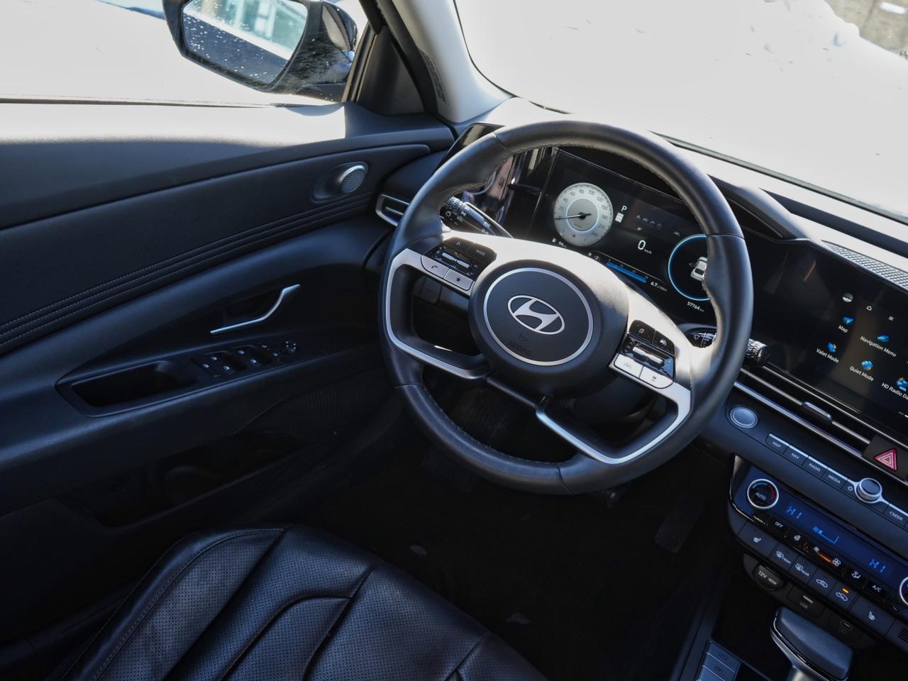 2025 Hyundai Elantra Luxury Photo