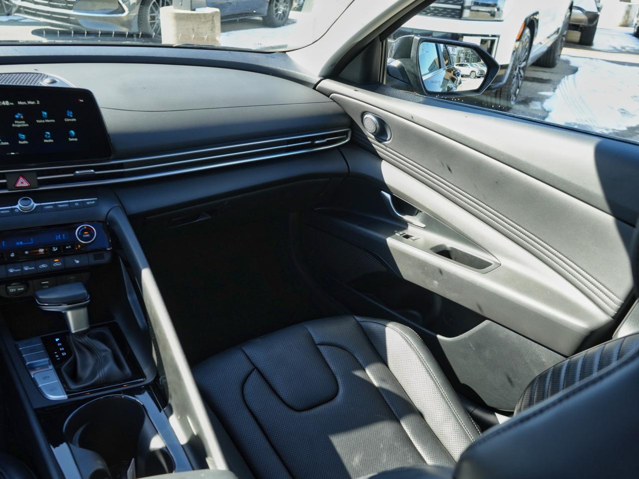 2025 Hyundai Elantra Luxury Photo