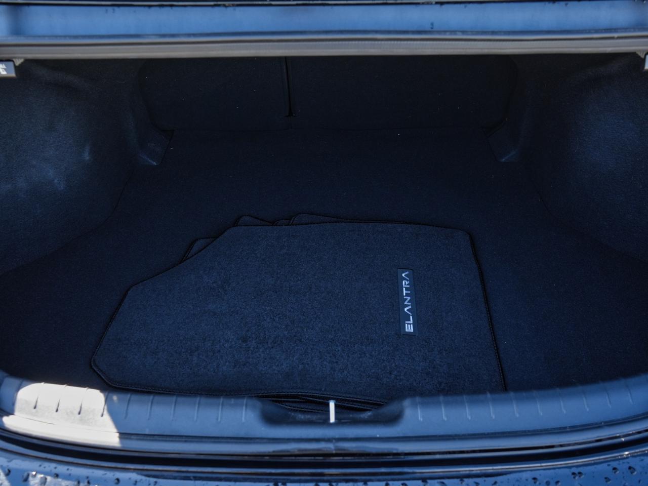 2025 Hyundai Elantra Luxury Photo