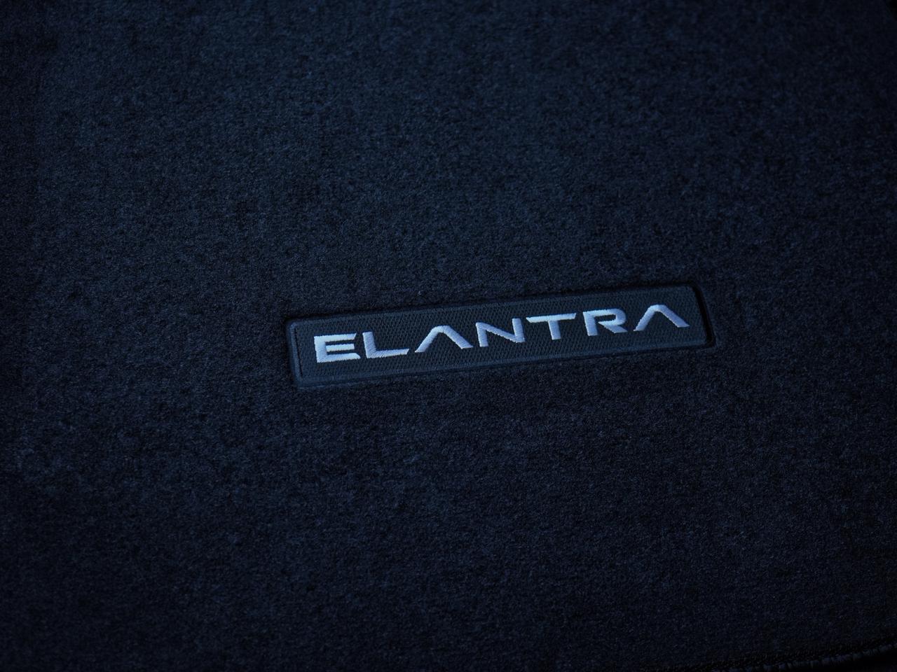 2025 Hyundai Elantra Luxury Photo