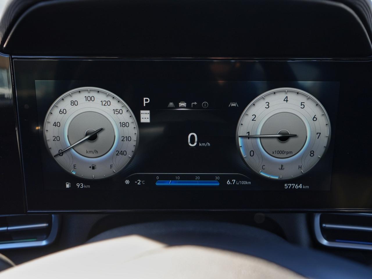 2025 Hyundai Elantra Luxury Photo