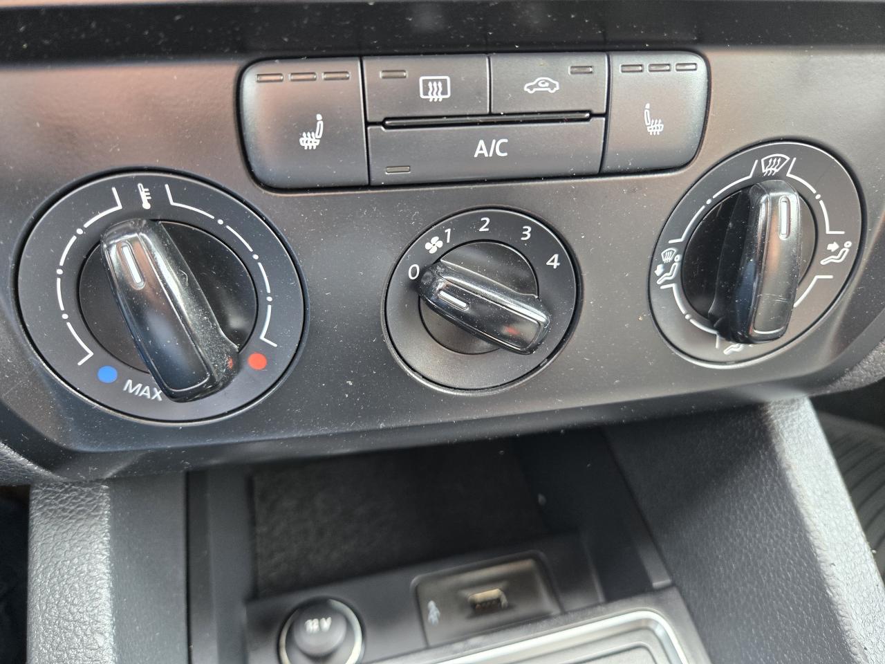 2016 Volkswagen Jetta Sedan 4dr 1.4 TSI Man Trendline Photo