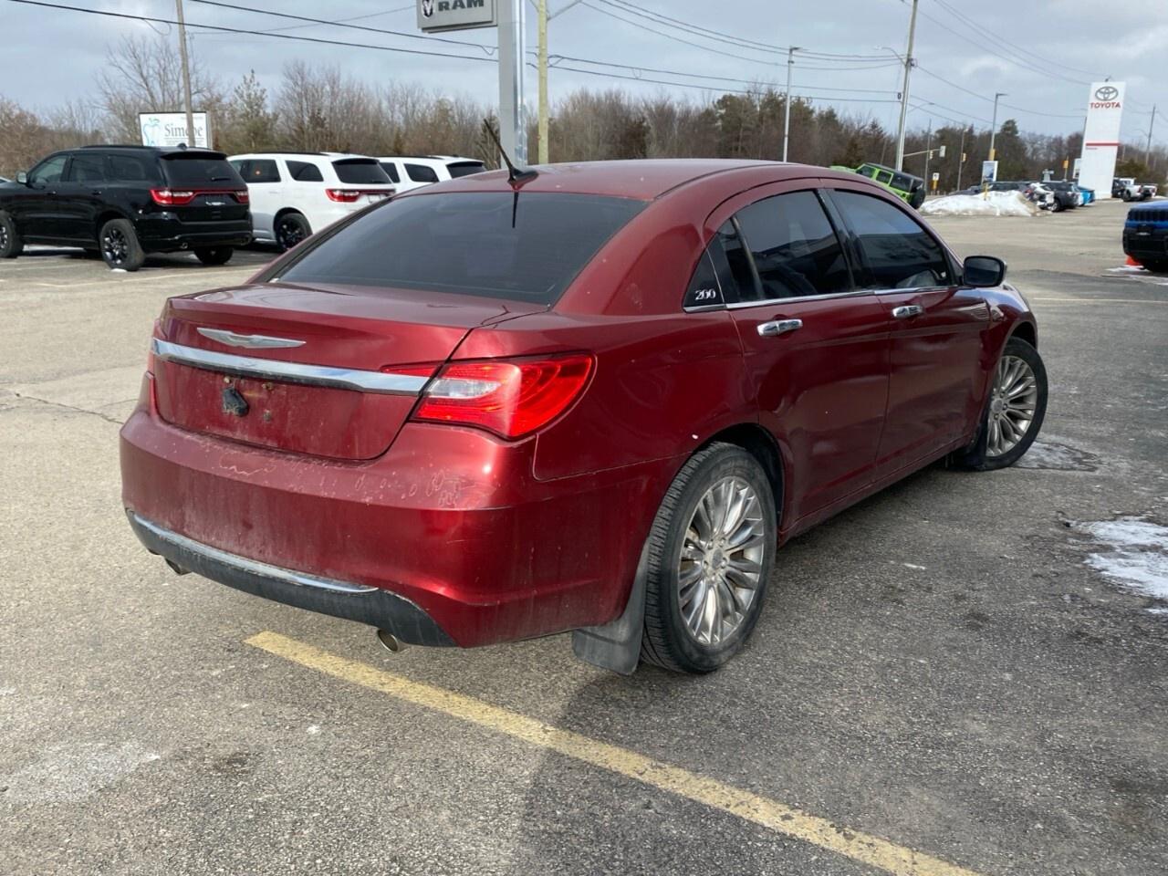 2013 Chrysler 200 4dr Sdn Limited Photo4