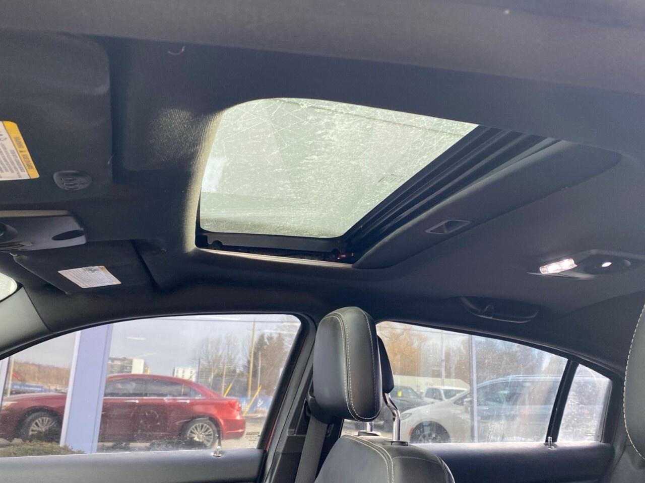 2013 Chrysler 200 4dr Sdn Limited Photo